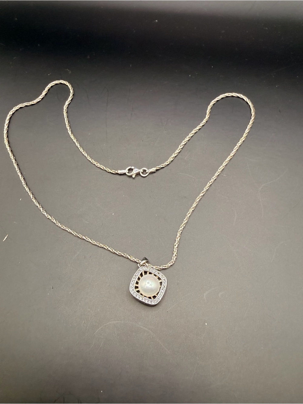925 Sterling Silver Freshwater Pearl & White Topaz Pendant & 18” Chain.